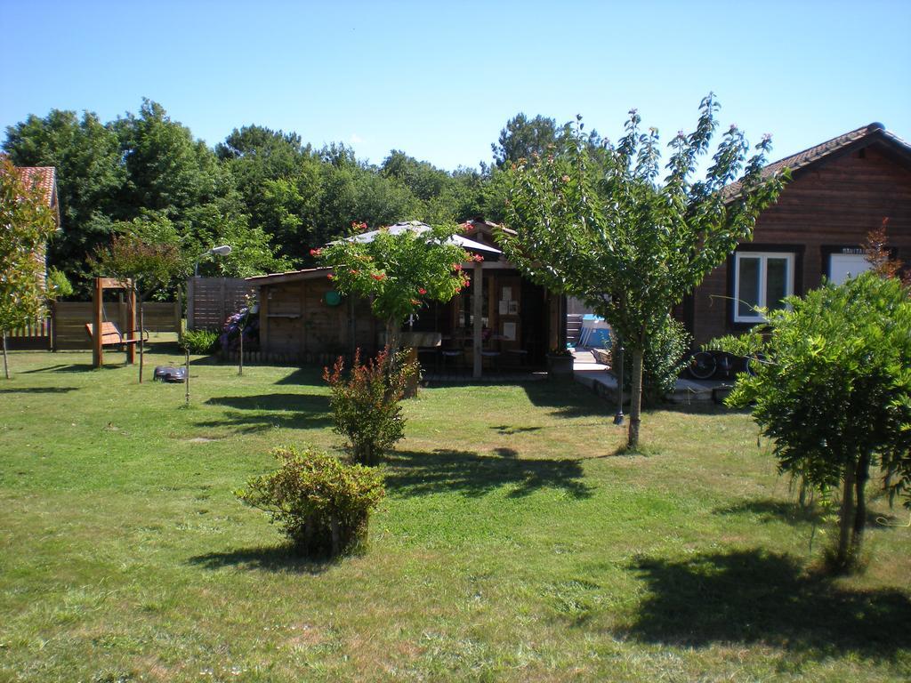 Camping Familial Les Chalets D'Uza Экстерьер фото